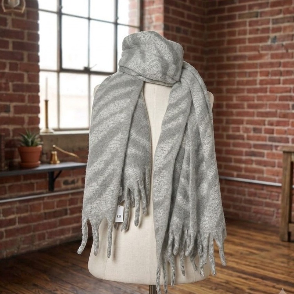 NWT GAP Womens Oversized Zebra Stripe‎ Fringe Knit Blanket Scarf Layering Cozy